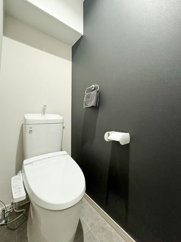 203号室 トイレ ※103号室は便器の種類が異なります。